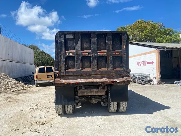 camiones y vehiculos pesados - Camión Mack R600 4