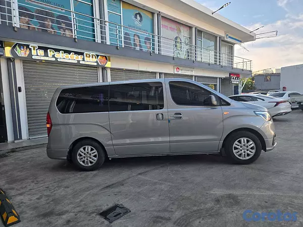 jeepetas y camionetas - HYUNDAI GRAND STAREX 2021 GRIS 6
