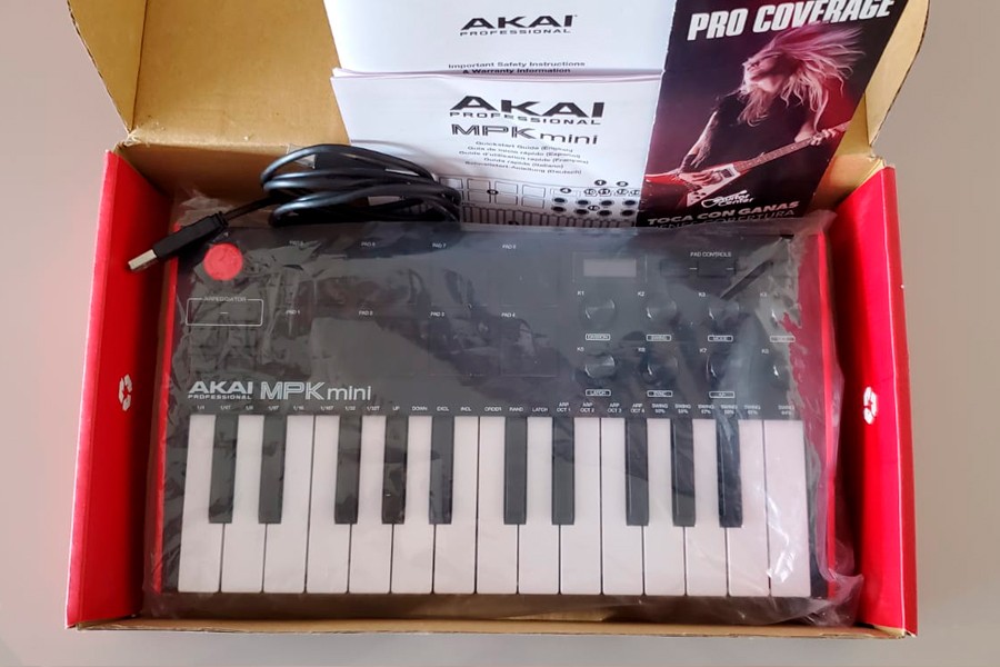 instrumentos musicales - Akai MPK Mini 3: Tu Teclado Controlador MIDI Portátil de Alto Rendimiento
 1