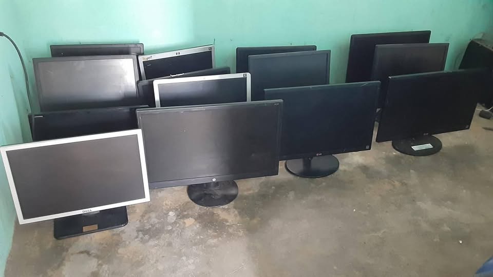 computadoras y laptops - LIQUIDACION DE MONITORES 17-19-22-23 4