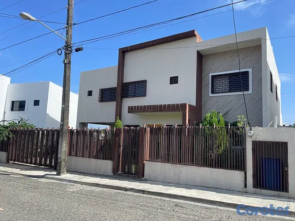 casas - Casa en Colinas del oeste, av. Prolongación 27 de  10