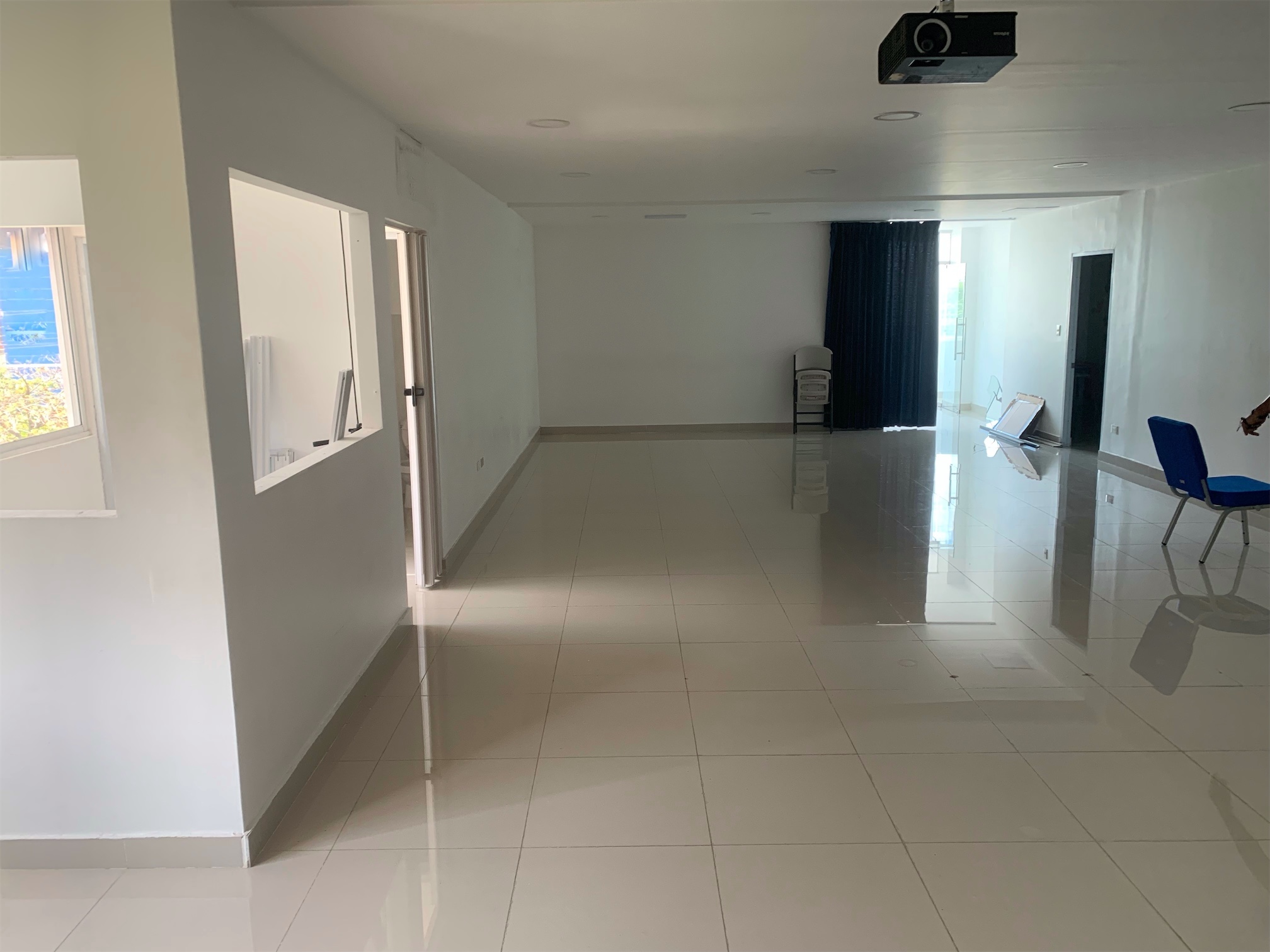 oficinas y locales comerciales - Local amplio y centrico en bella vista 6