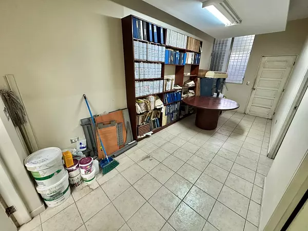oficinas y locales comerciales - Vendo local Comercial en Zona Universitaria 5