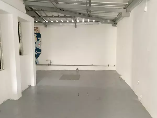 oficinas y locales comerciales - Propiedad céntrica en Evaristo 5
