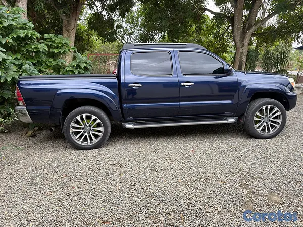 jeepetas y camionetas - se vende Tacoma 2013 3