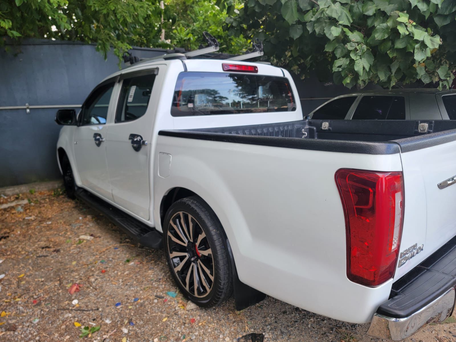 jeepetas y camionetas - CAMIONETA ISUZU DMAX 2015 5