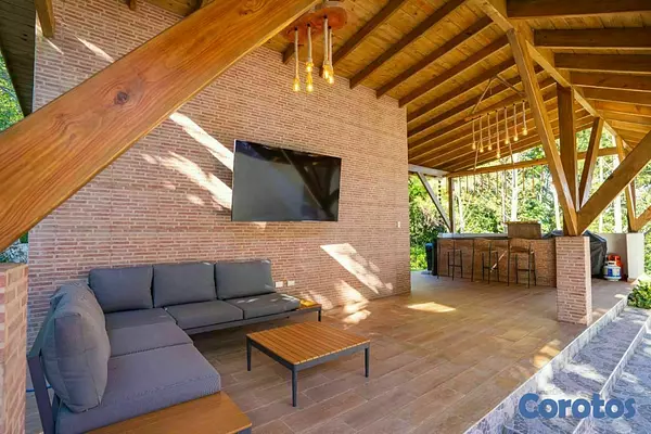 casas vacacionales y villas - Exclusiva Villa en Venta con Áreas Verdes y Piscin 4
