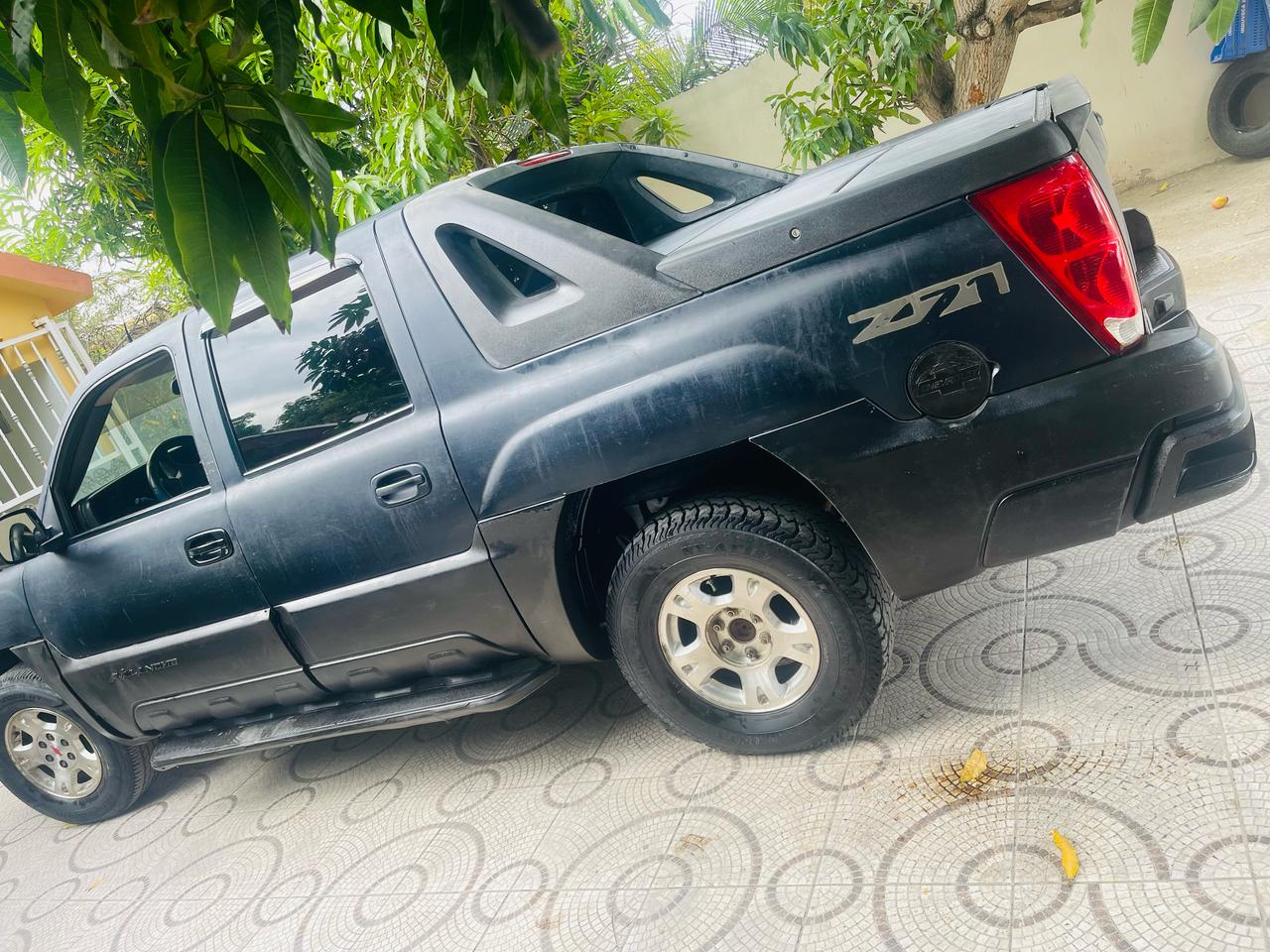 jeepetas y camionetas - CHEVROLET AVALANCHE 2004 4