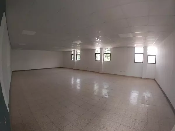 oficinas y locales comerciales - Alquilo Local comercial 267 mts  3er piso  27 febrero
 4