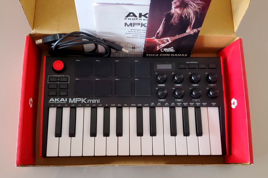 instrumentos musicales - Akai MPK Mini 3: Tu Teclado Controlador MIDI Portátil de Alto Rendimiento
 2