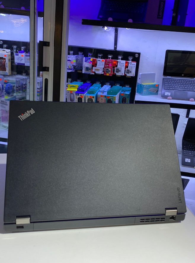 computadoras y laptops - Laptop Lenovo thinkPad L560 
 3