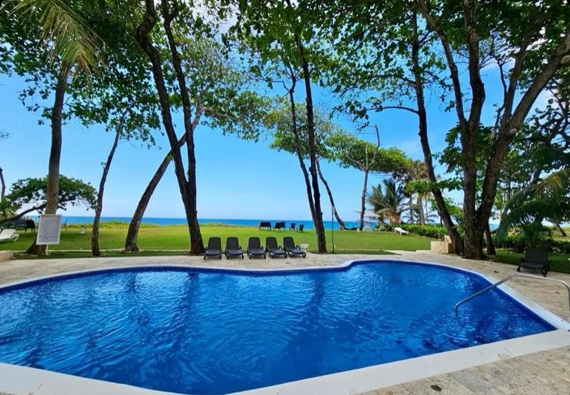 casas vacacionales y villas - Apartamento Amueblado Frente a la Playa, Cabarete  0