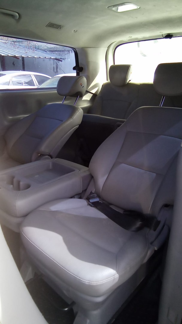 jeepetas y camionetas - HYUNDAI GRAND STAREX 2019 GRIS 8