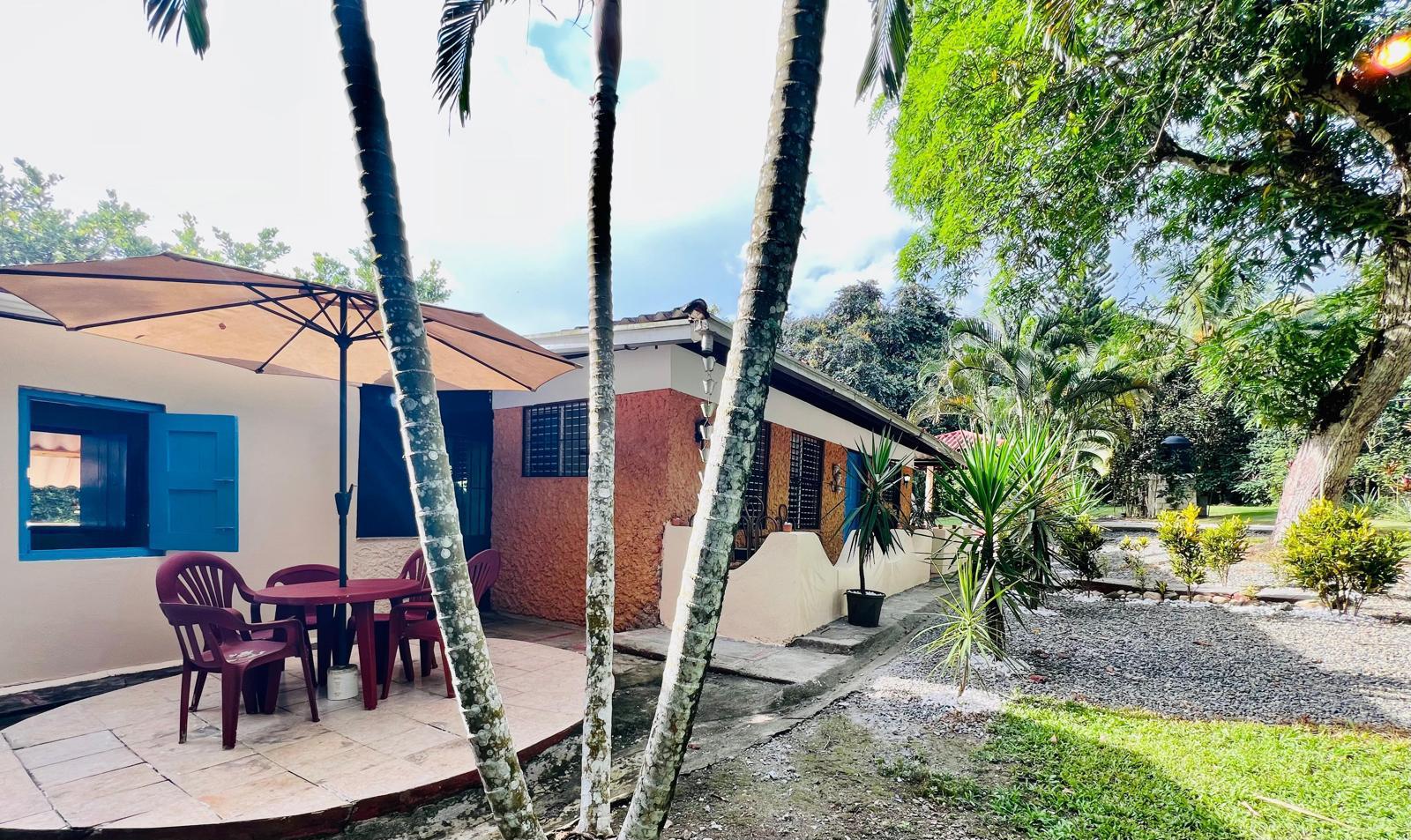 casas vacacionales y villas - Vendo villa campestre en don juan monte plata  3