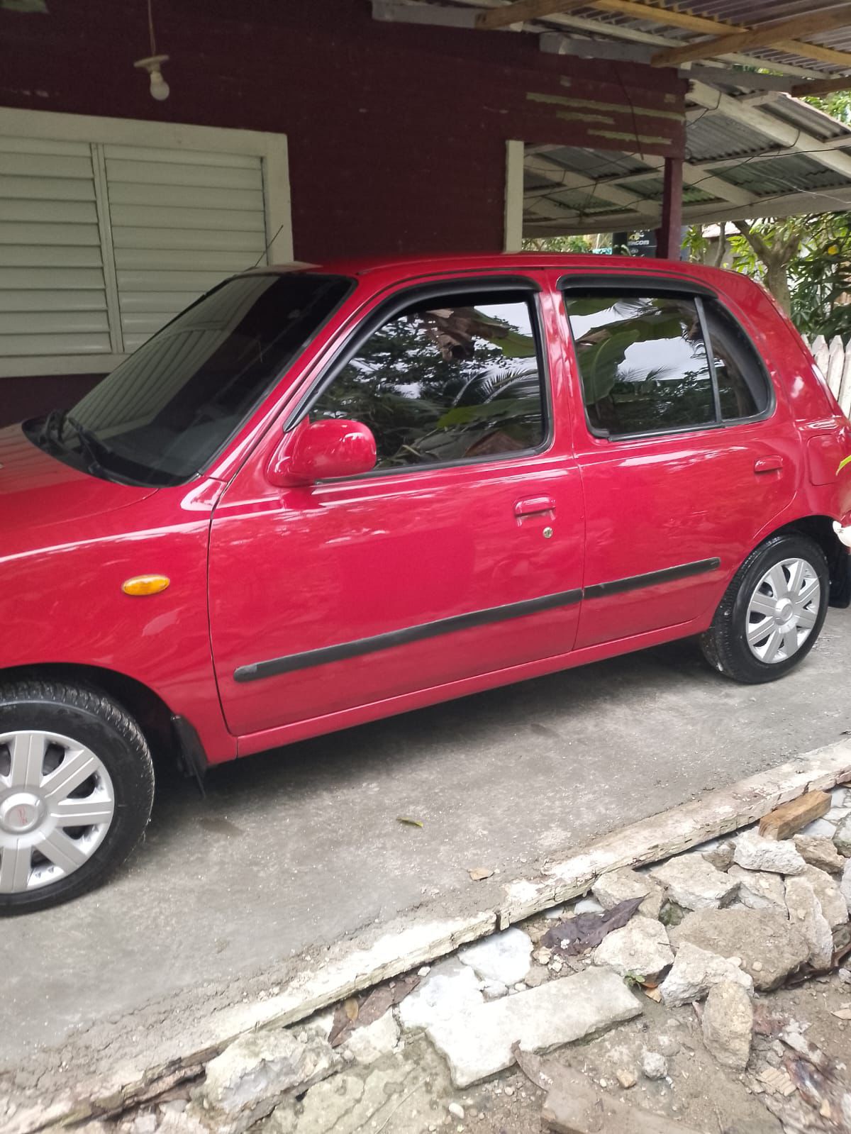 carros - Nissan march 2002