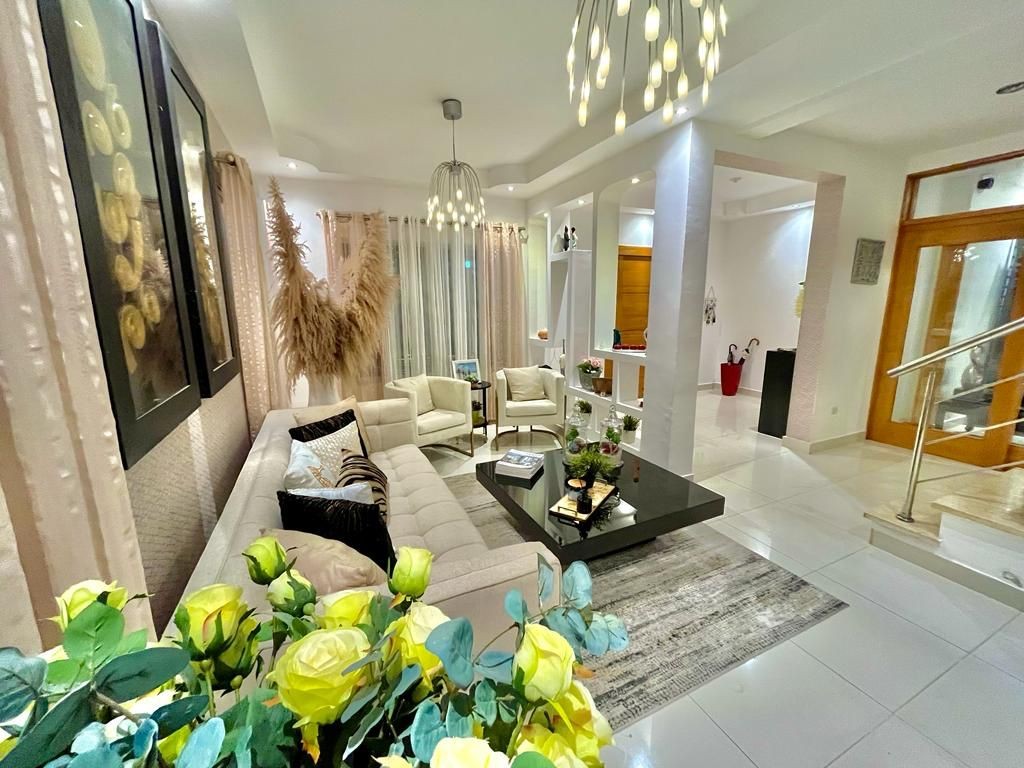 casas - CASA DE VENTA EN LUGAR EXCLUSIVO , SANTIAGO 

🛏️ 3 habitaciones, 5 baños 

💦 P 4