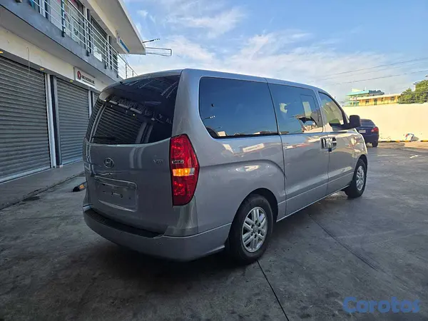 jeepetas y camionetas - HYUNDAI GRAND STAREX 2021 GRIS 14
