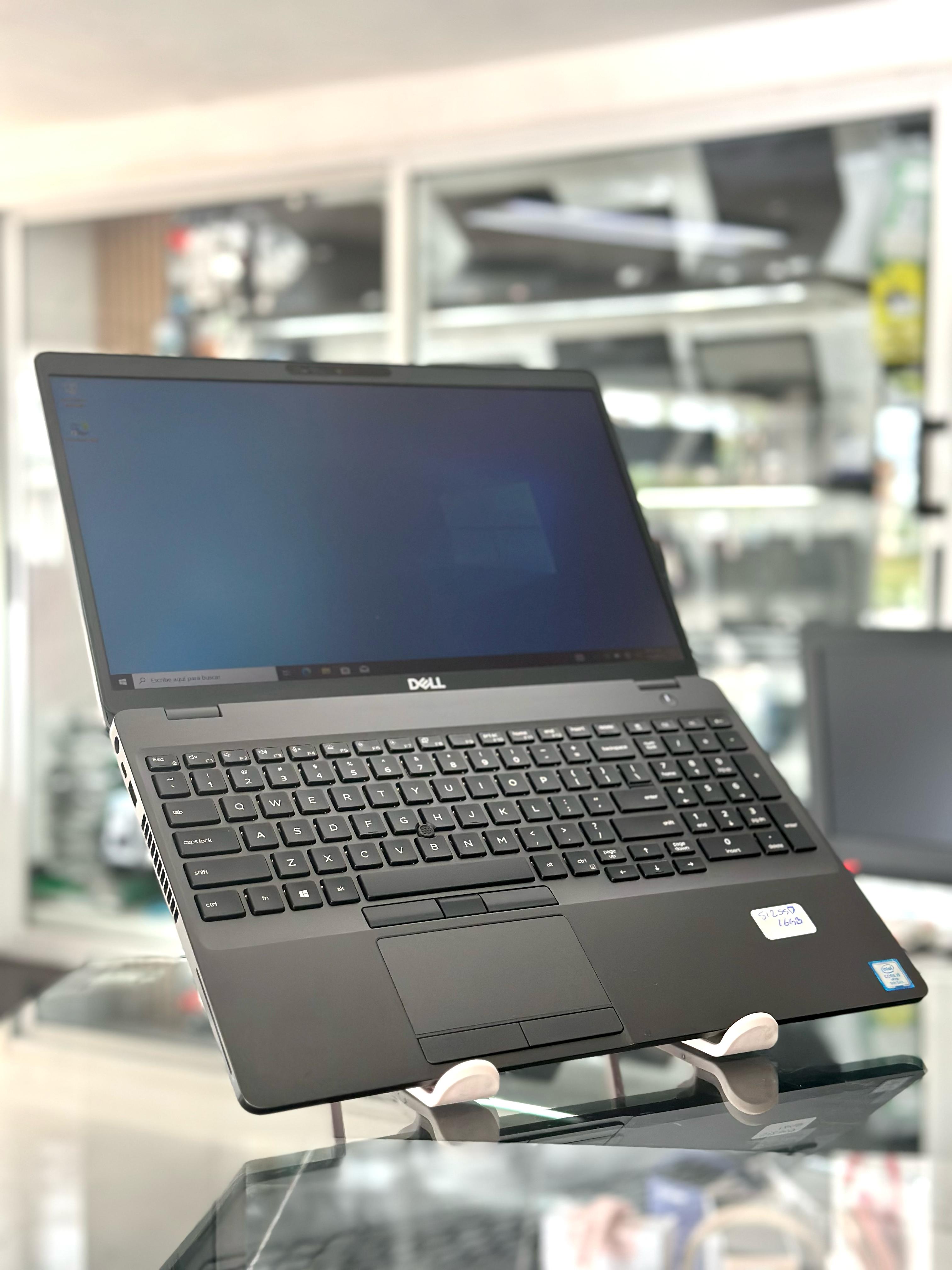 computadoras y laptops - i5 8va. Gen Touch Laptop Del 5500 1