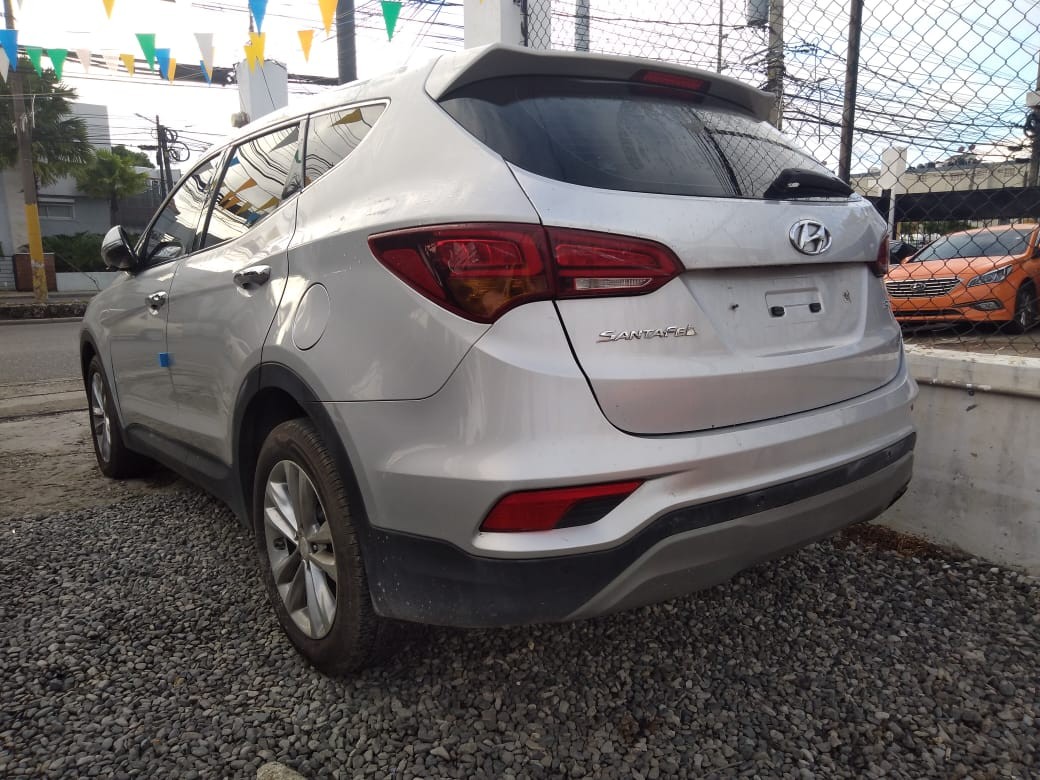 jeepetas y camionetas - HYUNDAI SANTA FE 2018 GRIS 5