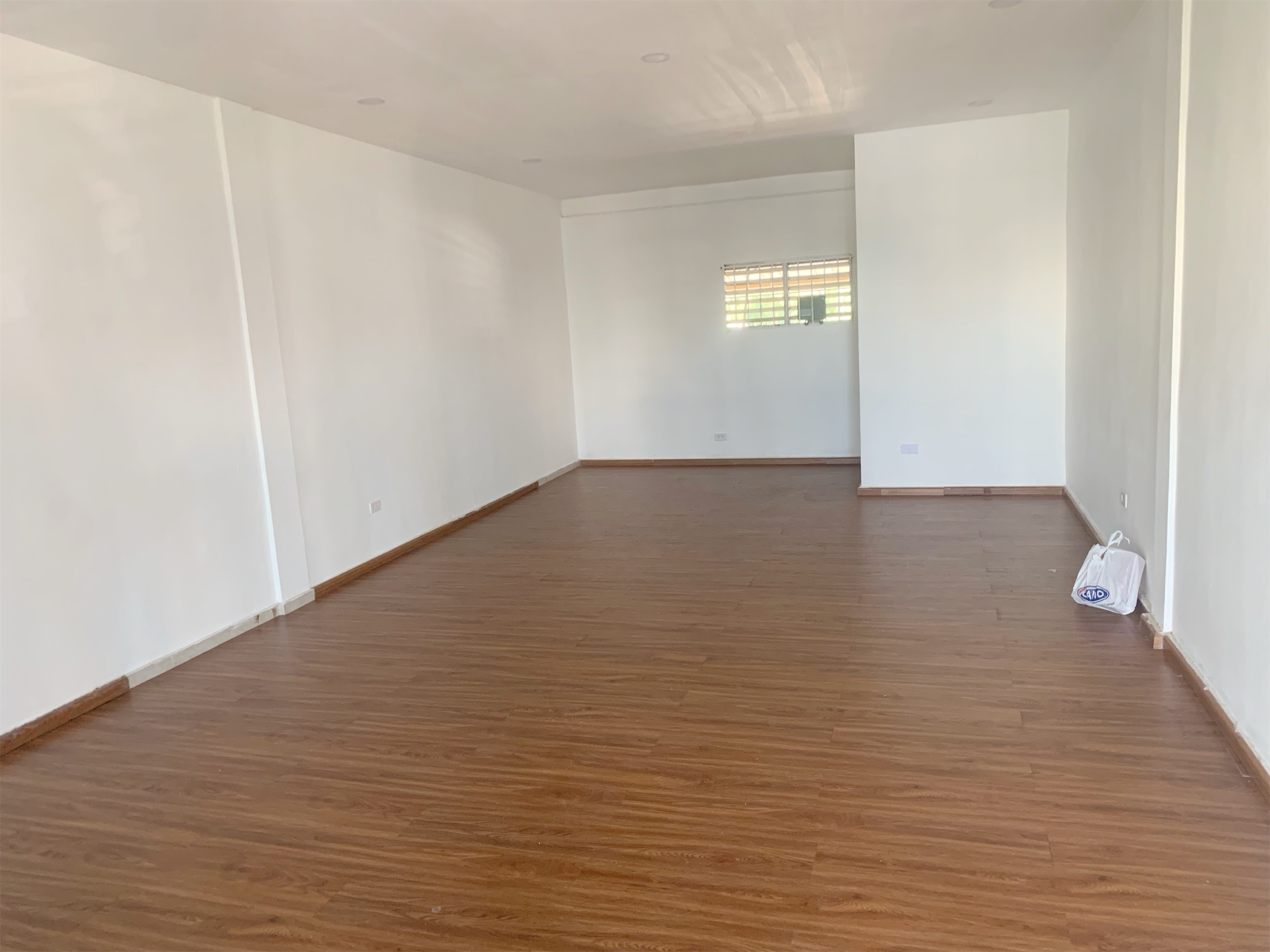 oficinas y locales comerciales - Local en los cacicazgos céntrico  5