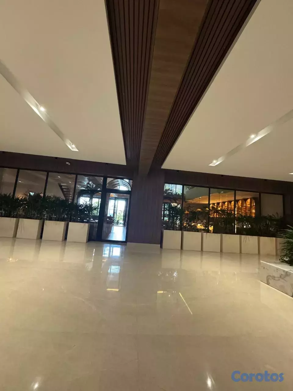 oficinas y locales comerciales - Torre Corporativa de Lujo en Piantini con locales  5