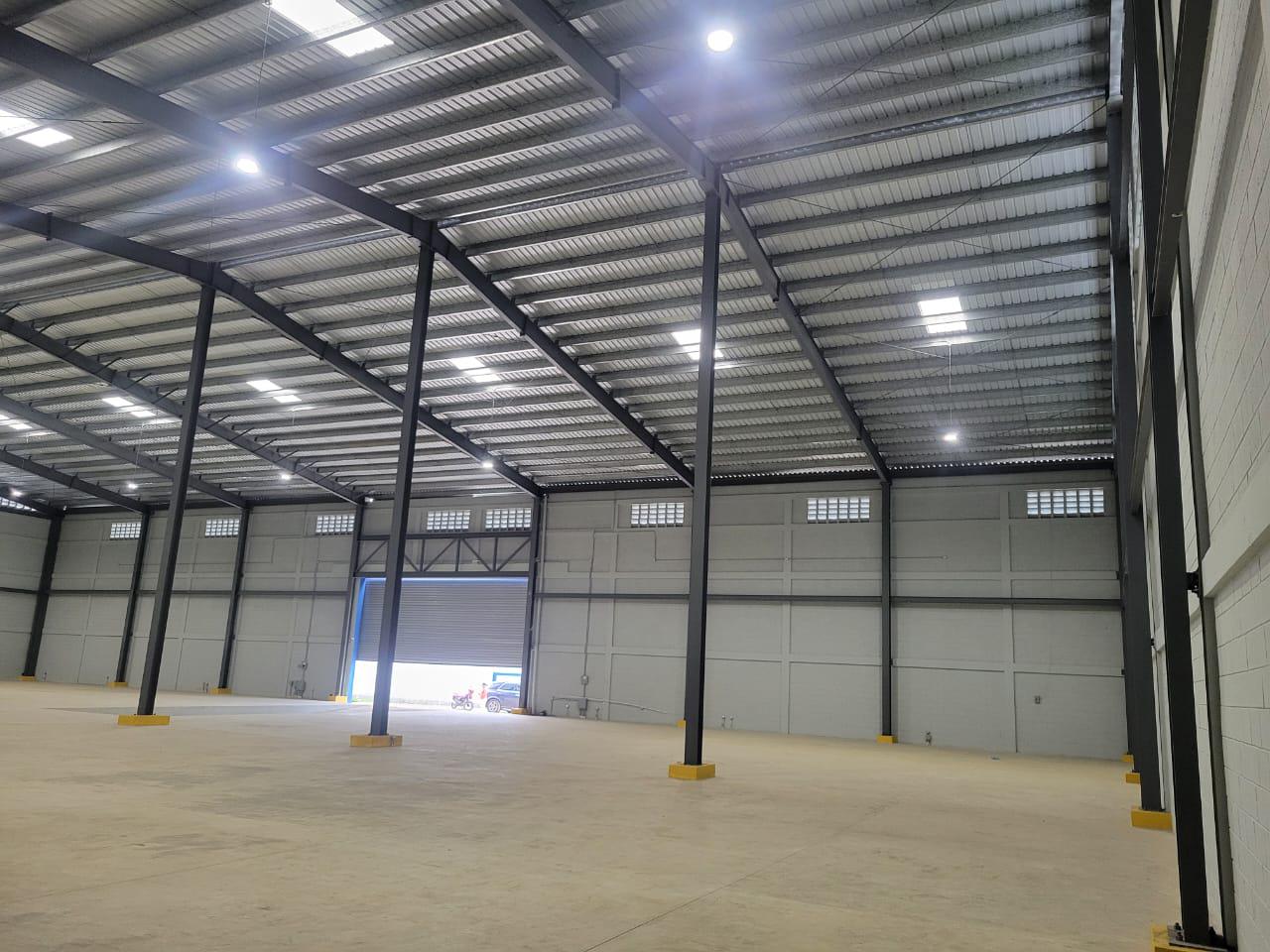 otros inmuebles - Alquiler y venta de Nave Industrial en sector Engombre 6
