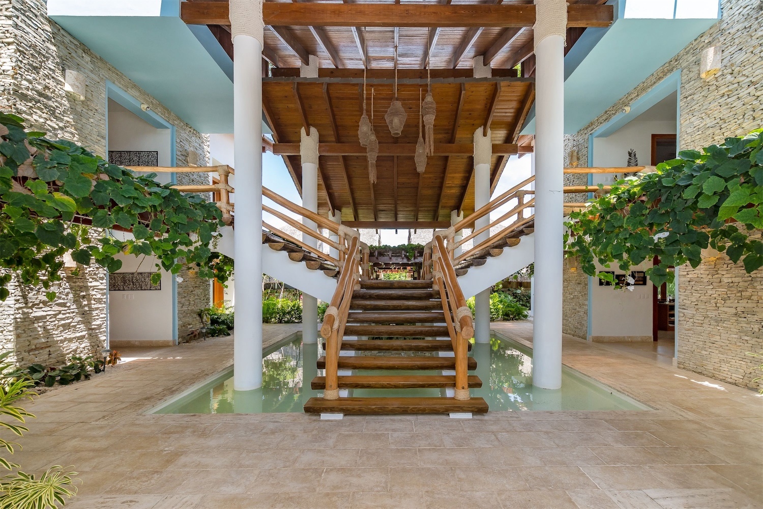 casas vacacionales y villas - Majestuosa Villa en Venta en Cap Cana, cerca de Punta Espada  6