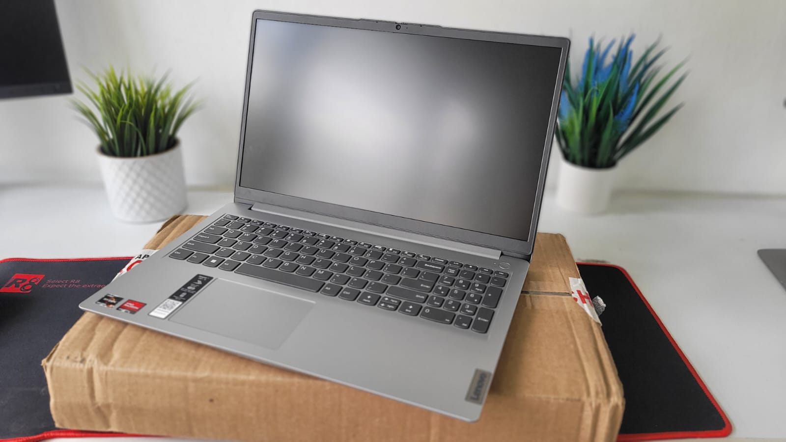 computadoras y laptops - Laptop Lenovo Ideapad 1 AMD Ryzen 5 8GB RAM 512GB 