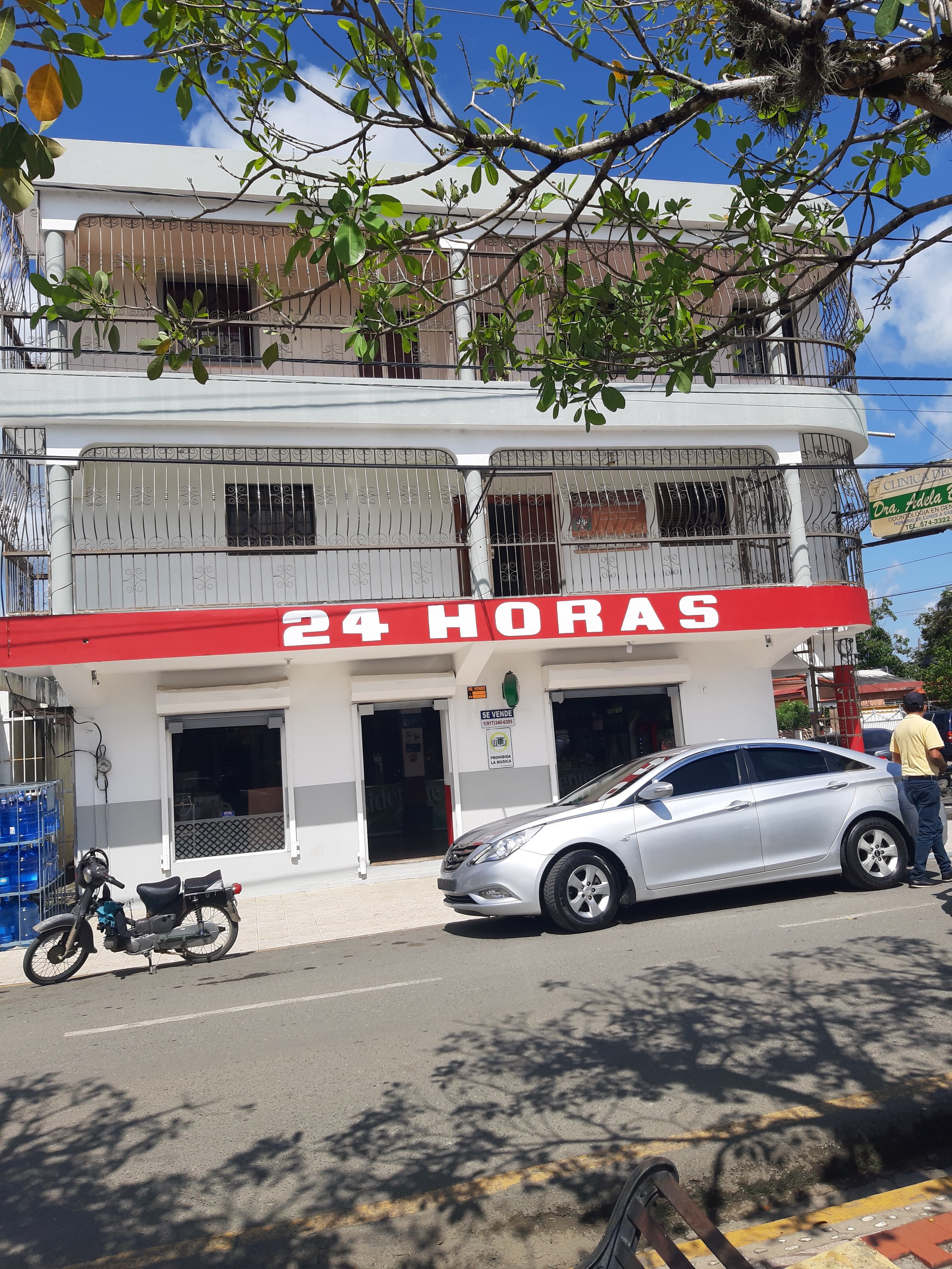 oficinas y locales comerciales - Vendo majestuoso edificio en la provincia hna. mirabal, municipio villa tapia..