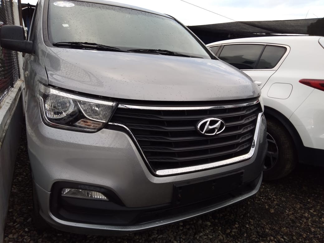 jeepetas y camionetas - HYUNDAI GRAND STAREX 2018 GRIS
DESDE: RD$1,200.100 2