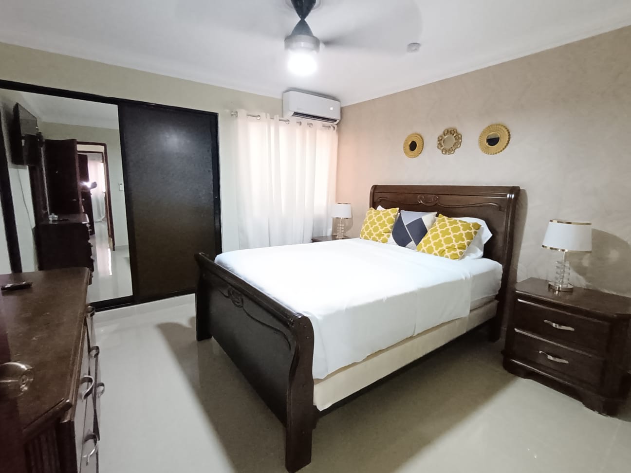 apartamentos - Vendo en bella vista sur,  dos hab con baño parque 5