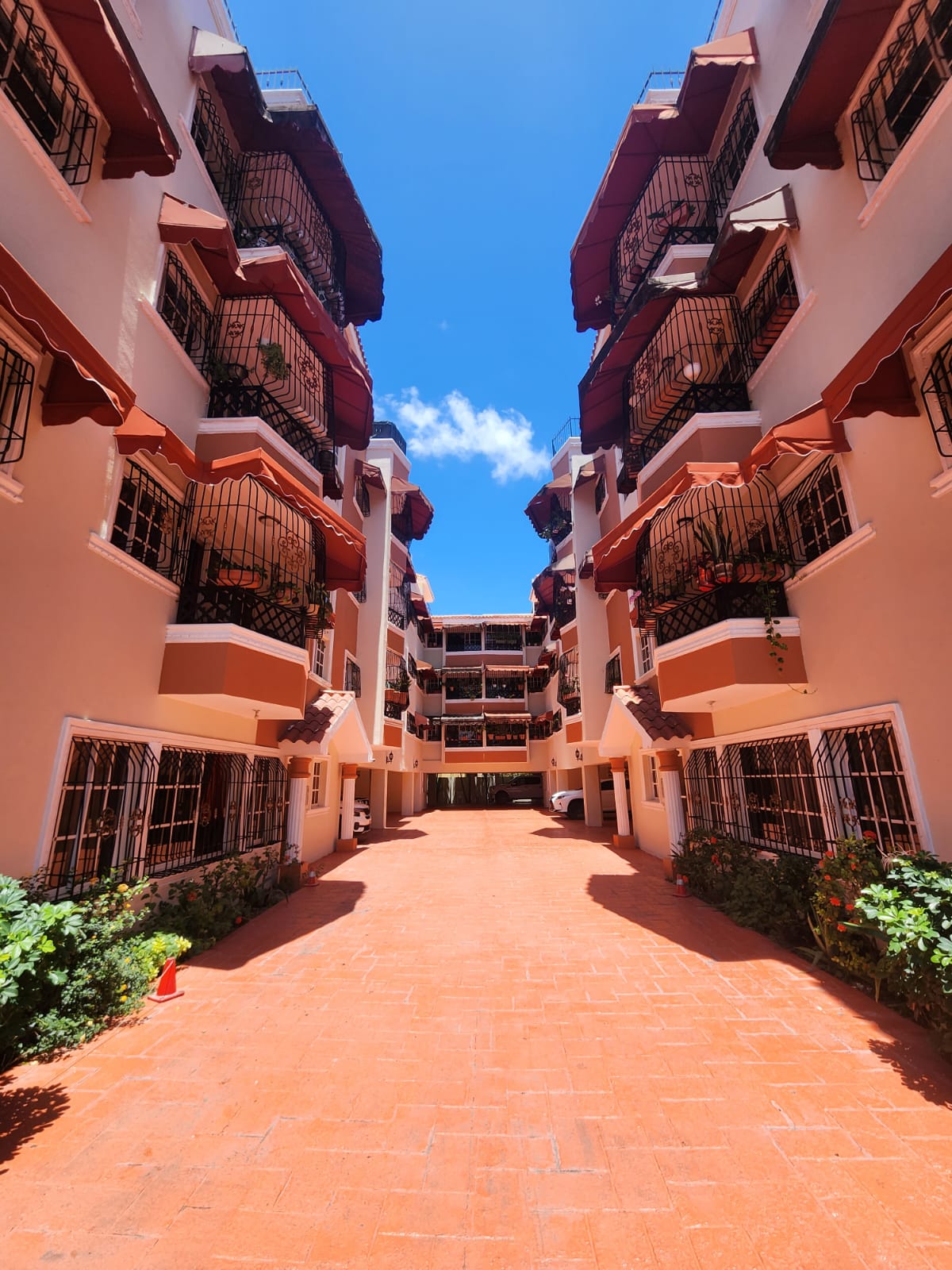 apartamentos - Apartamento 4ta con terraza en Alma Rosa 2da Santo Domingo este