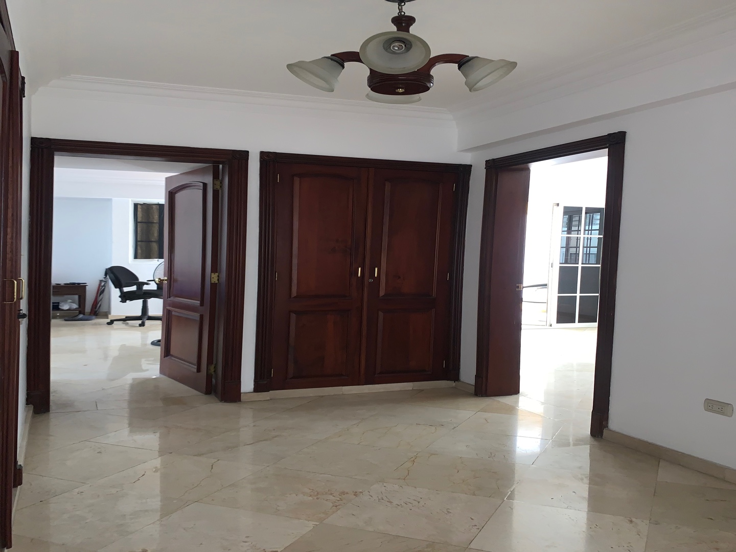 apartamentos - Vendo apto en Naco 
257. Mt2. 
Us$ 245,000 5