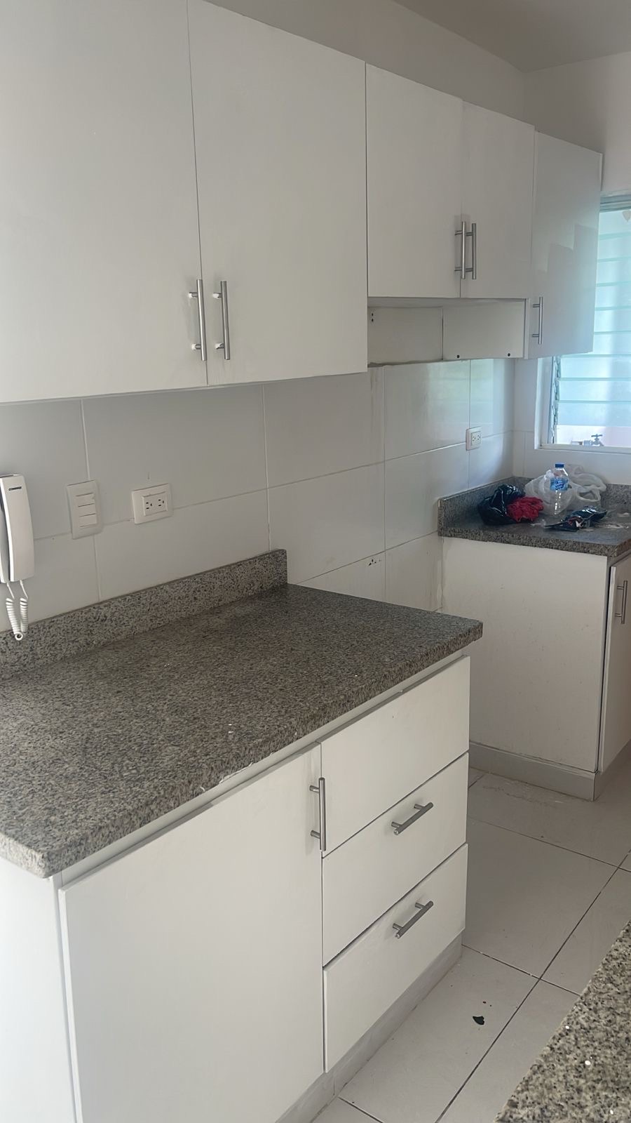 apartamentos - apartamento de 3 habitaciones y 2 baños con parqueo techando ubic. av España.  1
