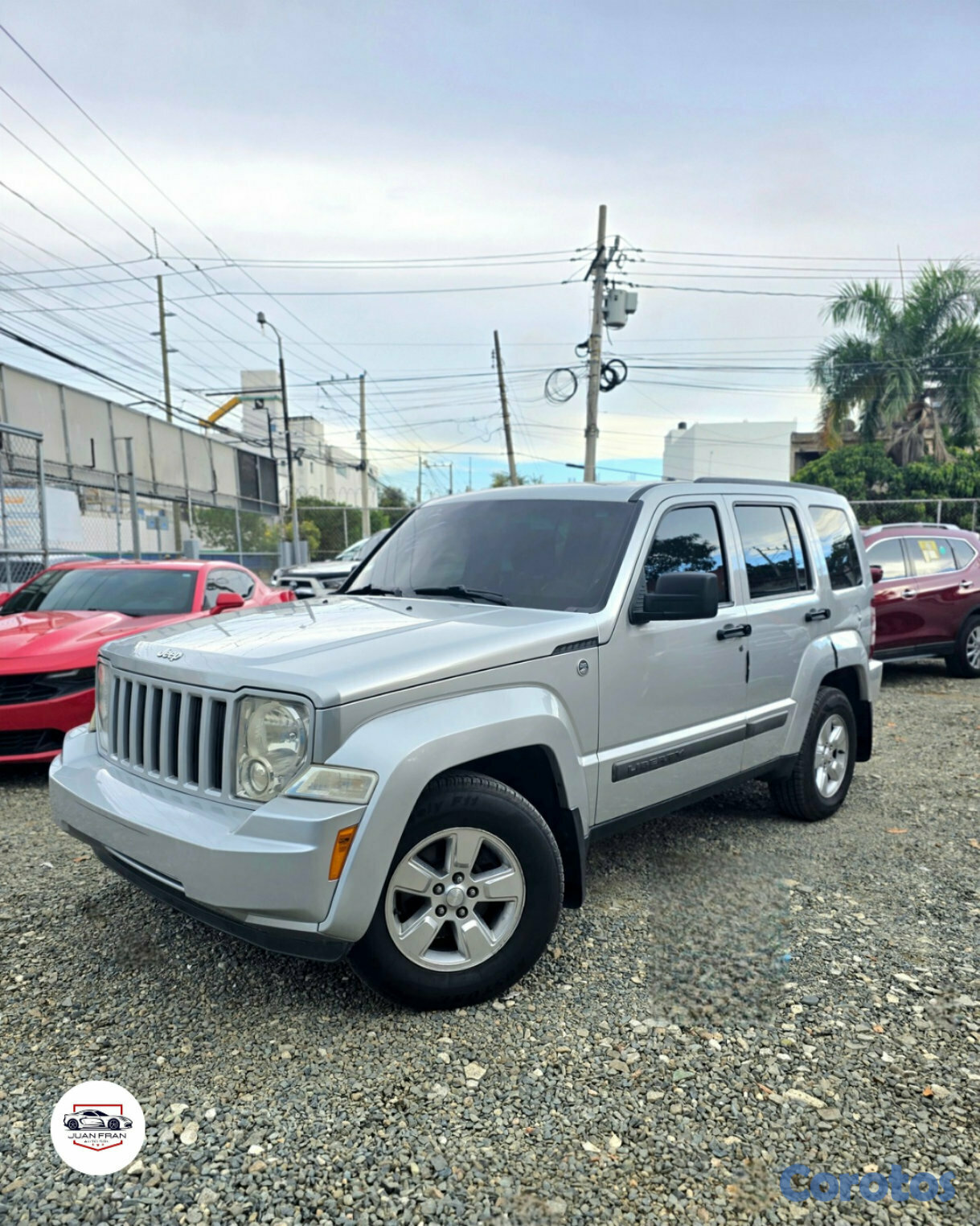 jeepetas y camionetas - JEEP LIBERTY 2012 4X4  1