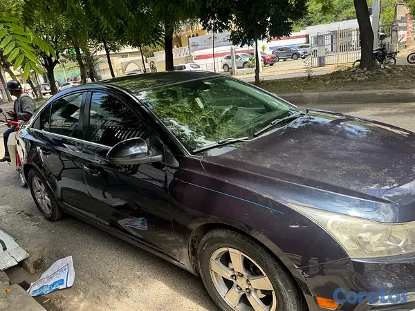 carros - es un carro en Excelente condiciones  4