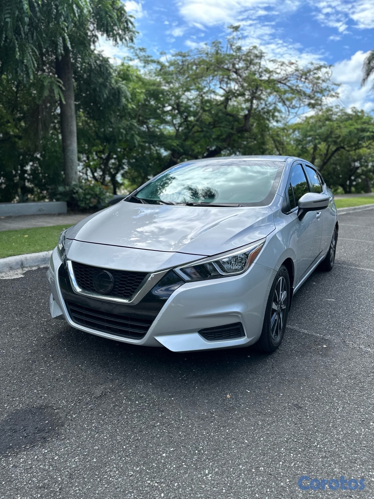 carros - Nissan Versa  2