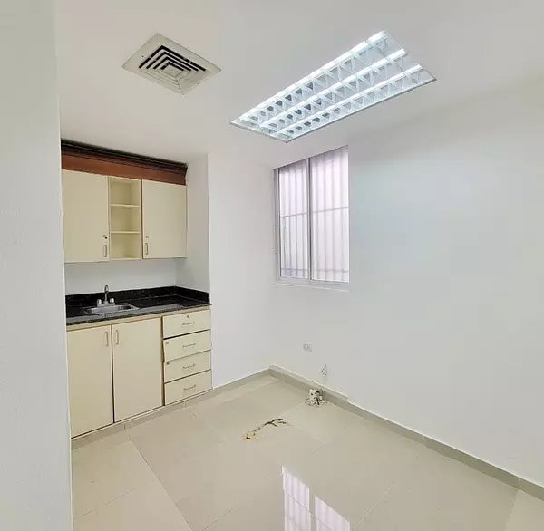 oficinas y locales comerciales - Local comercial en Píantini 5