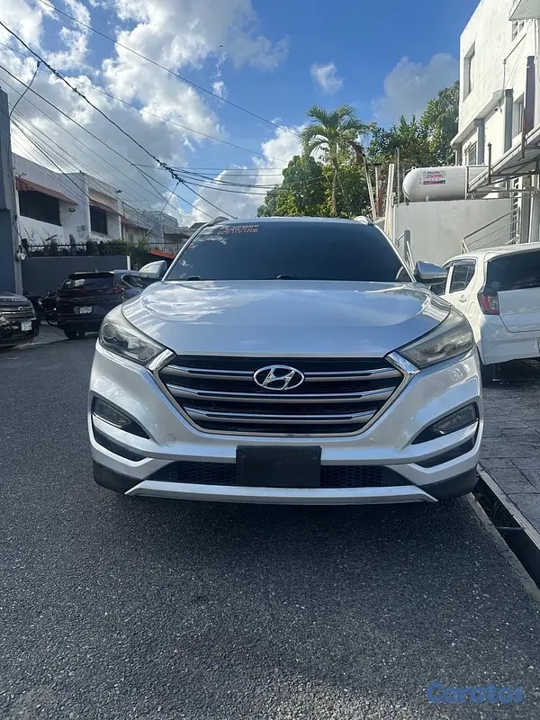 jeepetas y camionetas - Hyundai Tucson 2017 gris 2