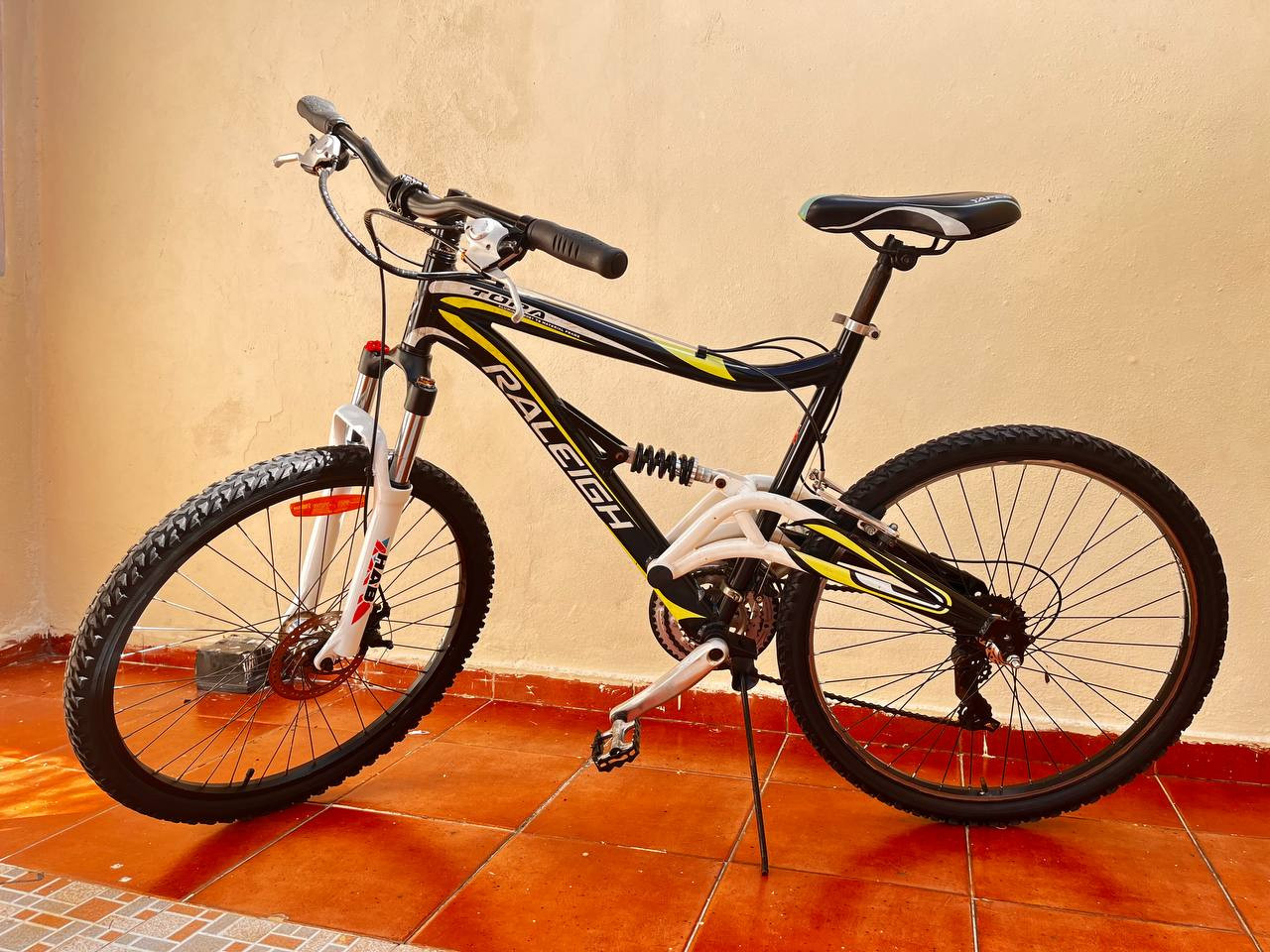 Raleigh tora mountain top bike