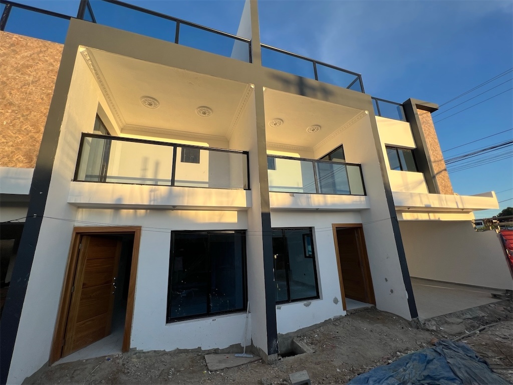 casas - Venta de casa en la autopista de san Isidro prado oriental Santo Domingo  0