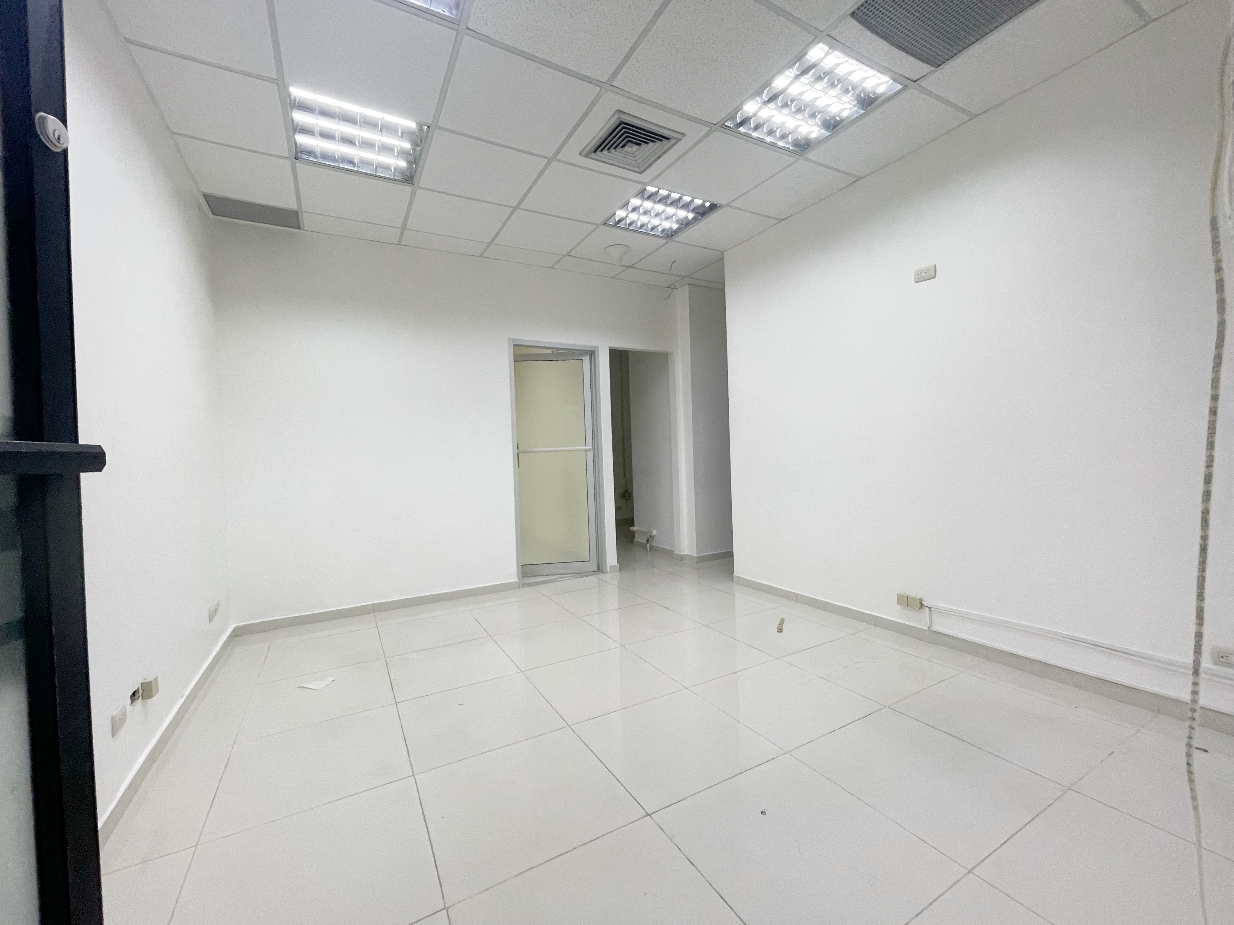 oficinas y locales comerciales - Alquiler local comercial en Piantini  3