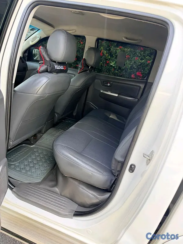 jeepetas y camionetas - Toyota hilux 2013 7