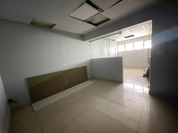 oficinas y locales comerciales - Alquiler local céntrico en Evaristo  9