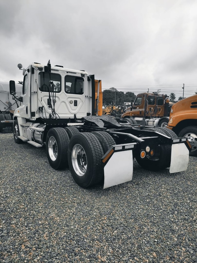 camiones y vehiculos pesados - FREIGHTLINER CASCADIA año 2013 5