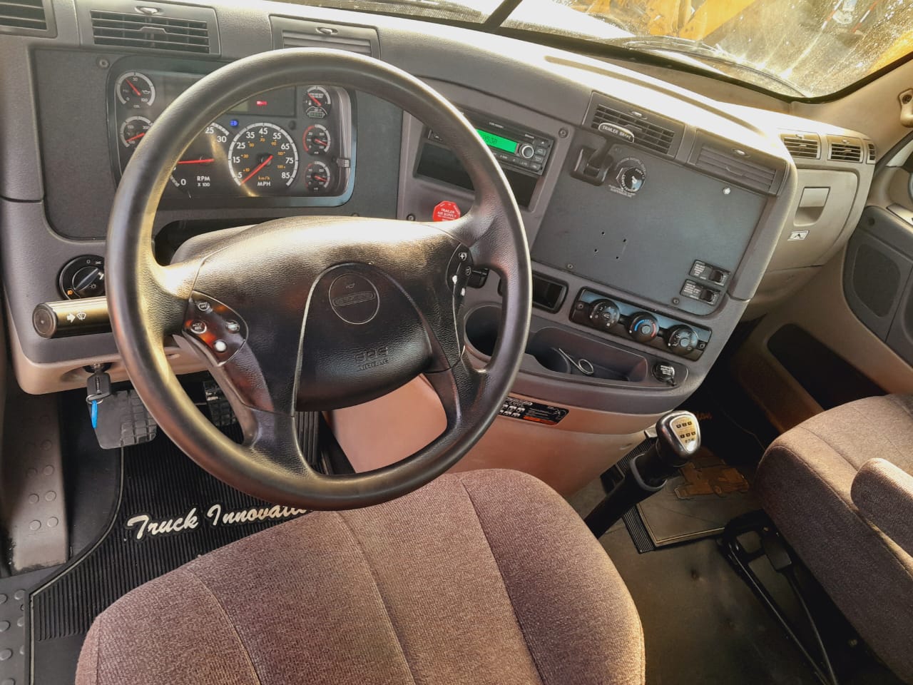 camiones y vehiculos pesados - FREIGHTLINER CASCADIA AÑO 2014  1