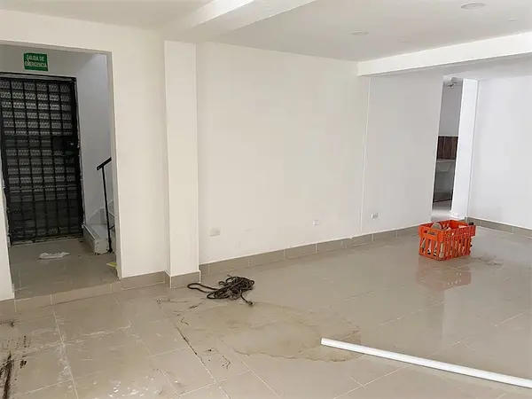 oficinas y locales comerciales - Local en los jardines primer nivel 8