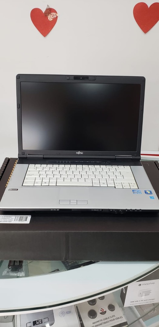 computadoras y laptops - Laptops varias. Toshiba, Dell, Fujitsu 5