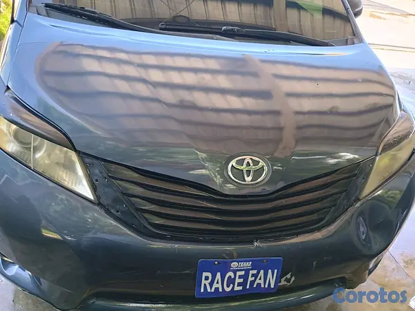 jeepetas y camionetas - 2014 Toyota Sienna 4