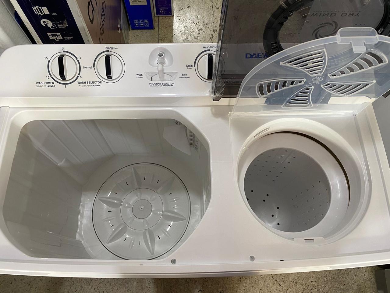 electrodomesticos - Lavadora Daewoo 33 libras
Modelo 1501
Semiautomática
Lava, centrifuga 

 4